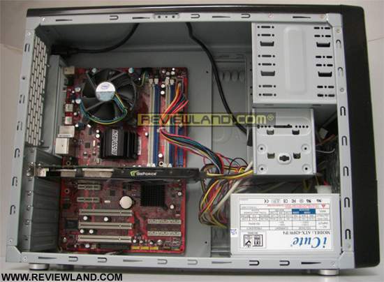 pcgamingconsole-icute-drivebay.jpg (7545 bytes)